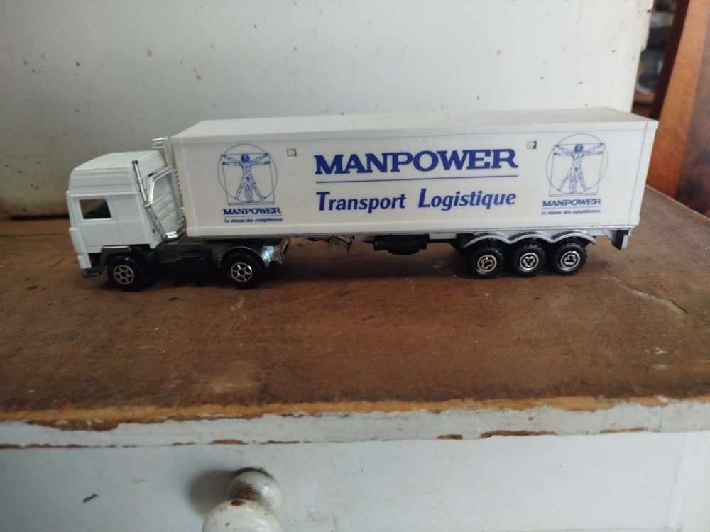 Jouet camion remorque