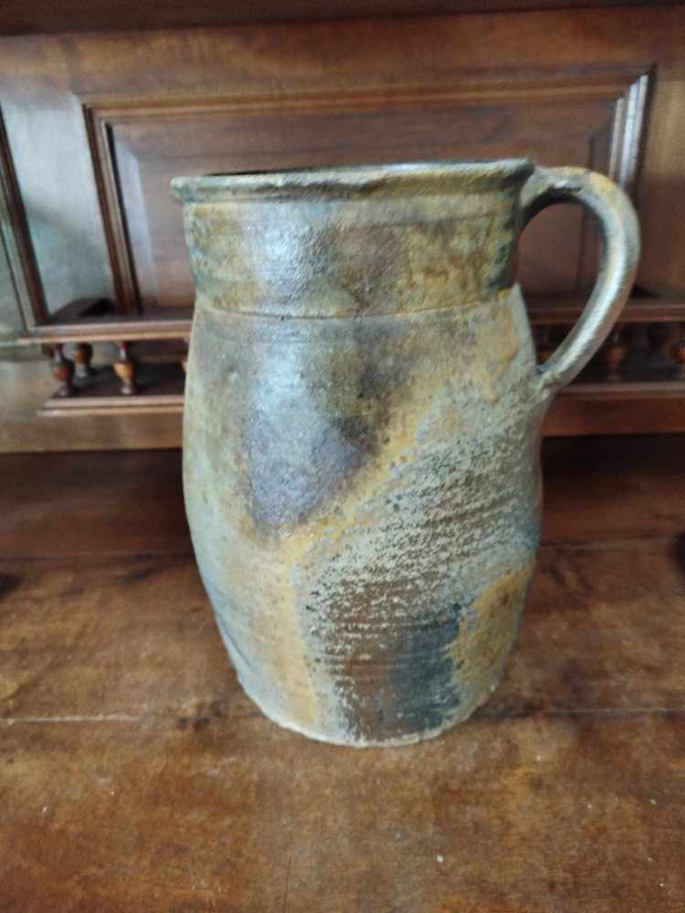Grand pichet ancien
